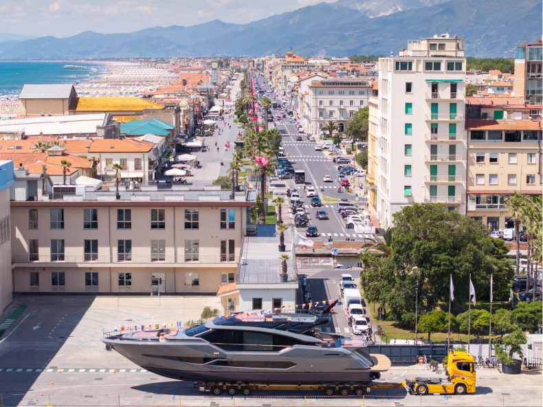 AB 100 Turns Heads in Venice